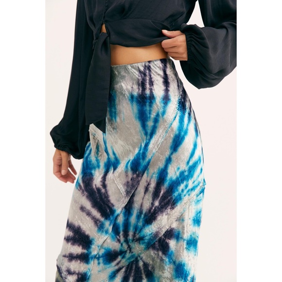NWT FREE PEOPLE Crushed Velvet Tie Dye Midi Skirt - Picture 2 of 8
